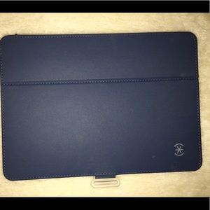 NWOT Speck iPad case (9.7 inch)
